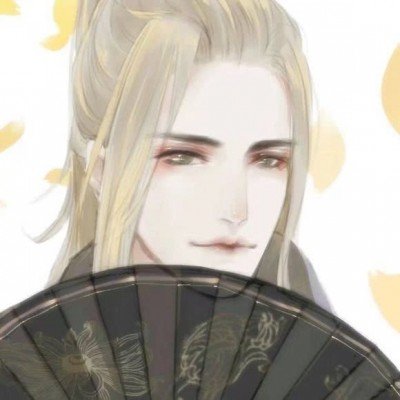 女子亲宝宝脚丫嘴唇肿成香肠